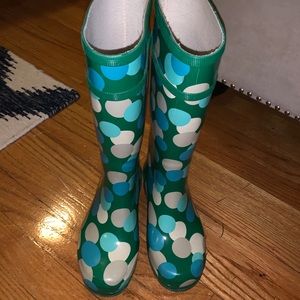 Polka dotted rain boots!